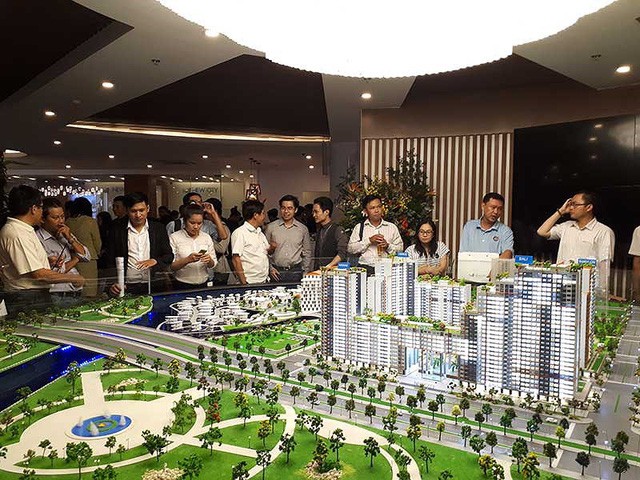 SIẾT VAY VỐN ĐỂ CHẶN BONG BÓNG NHÀ, ĐẤT